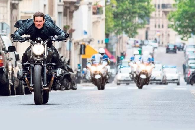 tom cruise motorcycle top gun