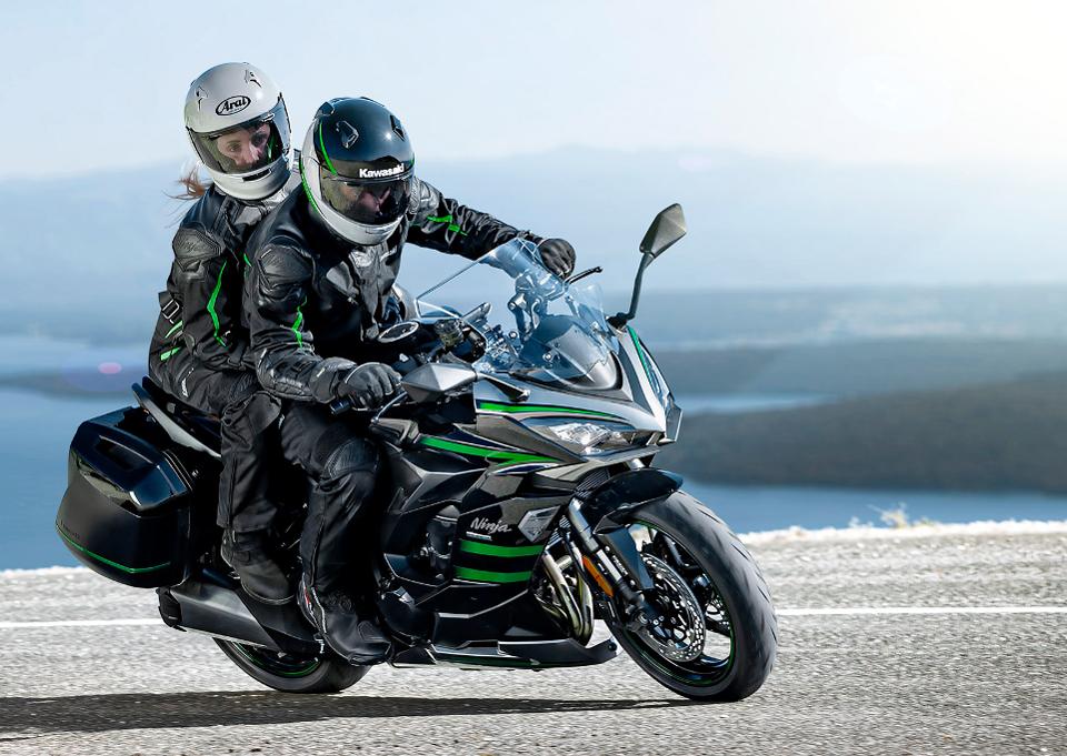 https://blog.bikernet.com/wp-content/uploads/2020/04/Kawasaki-Ninja-review.jpg