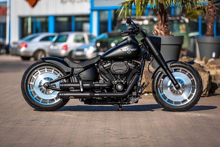 All Black Harley-Davidson Dark Dozer Sure Makes Those Wheels Stand Out ...