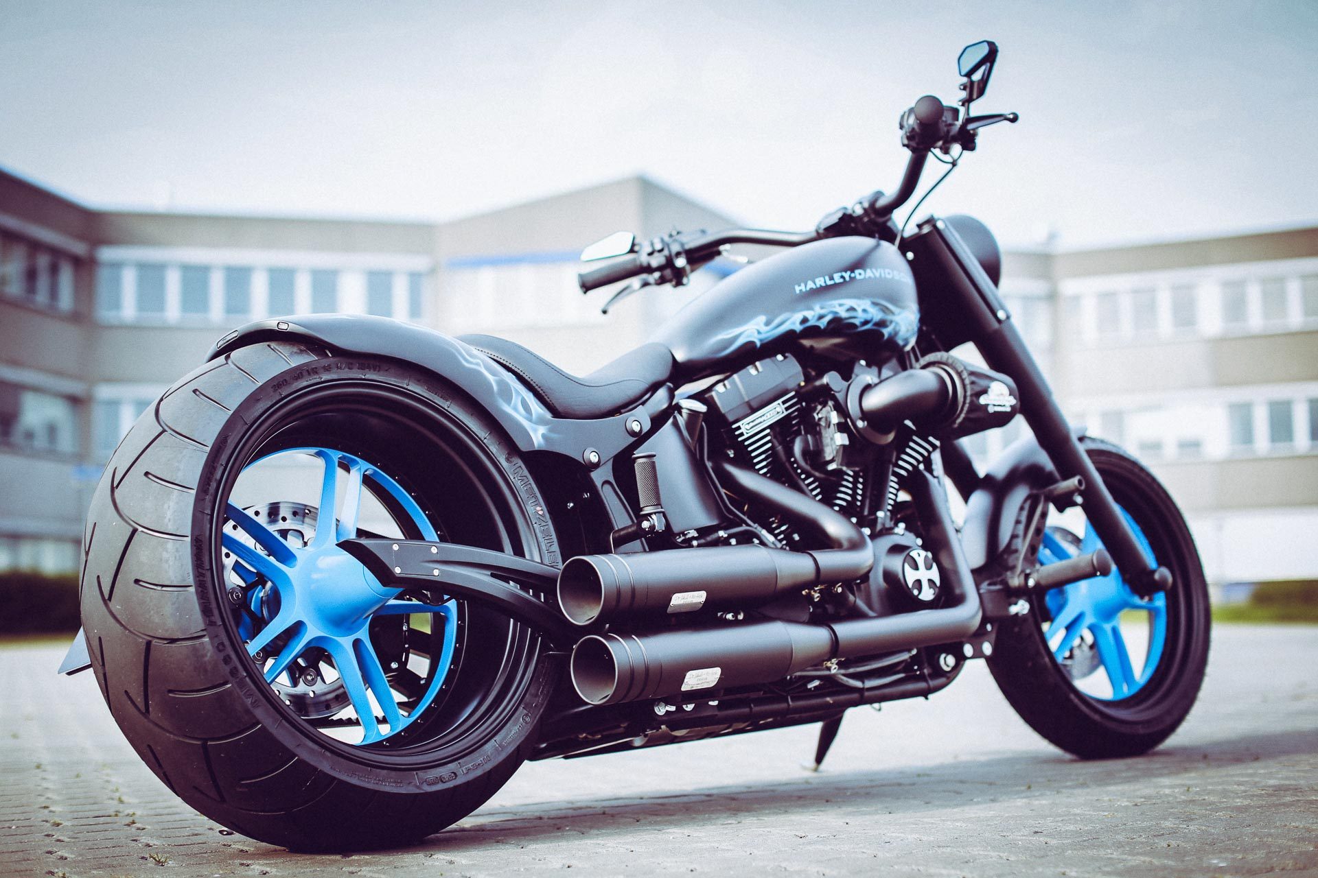 Harley-Davidson Blue Vegas Is a $15K Bet on German Custom Bike Building — Bikernet Blog