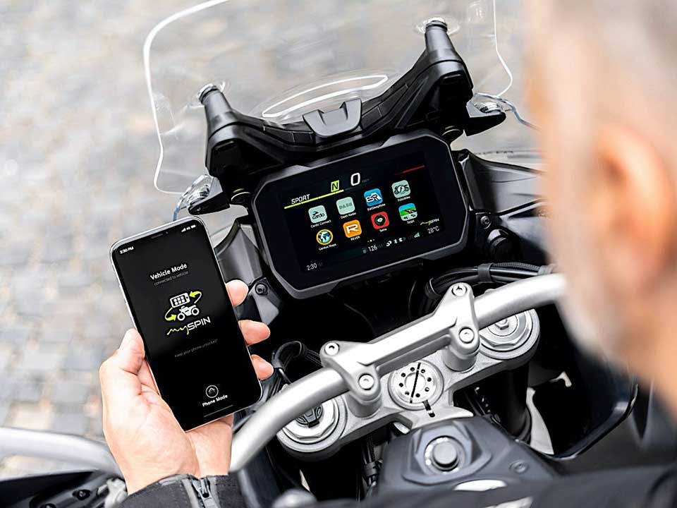 This Device Brings Android Auto and CarPlay to Any Motorcycle -  autoevolution