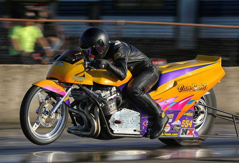 MotorcycleMania motorcycle drag race at Eddyville Raceway Park ...